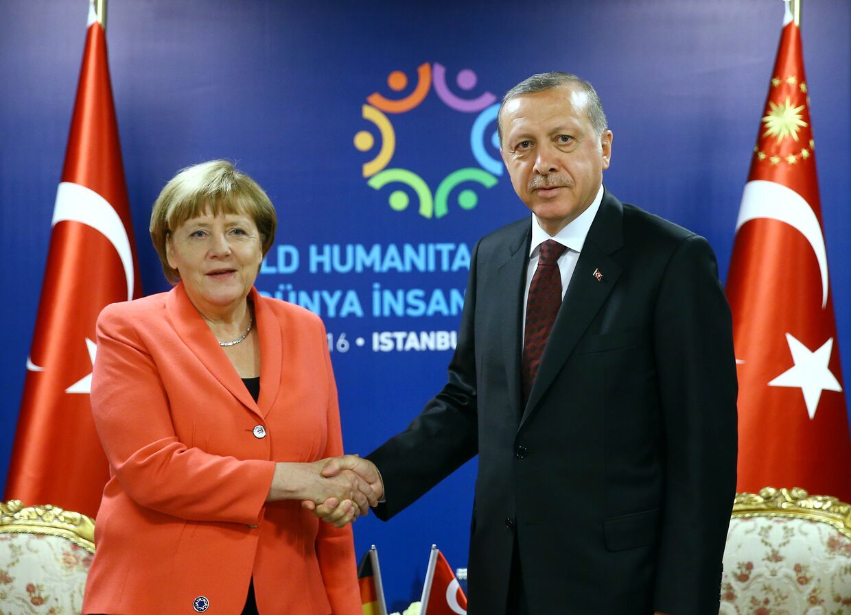 Президент Турции Реджеп Тайип Эрдоган и канцлер Германии Ангела Меркель