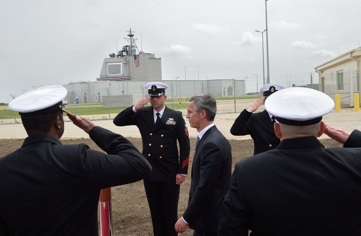Генеральный секретарь НАТО Йенс Столтенберг на открытии наземной стационарной части американского комплекса Aegis Ashore в Румынии