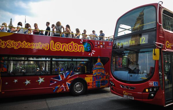 Красные двухэтажные автобусы в Лондоне Красные двухэтажные автобусы в Лондоне