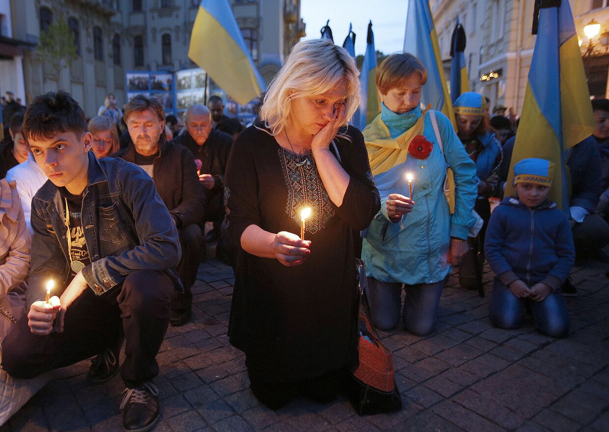 Участники акции в память о погибших при пожаре в одесском Доме профсоюзов