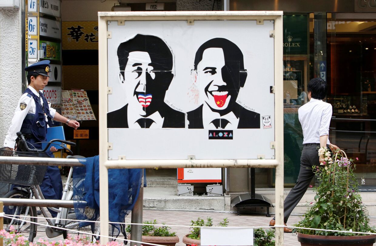 Плакат с изображением премьер-министра Японии Синдзо Абэ и президента США Барака Обамы