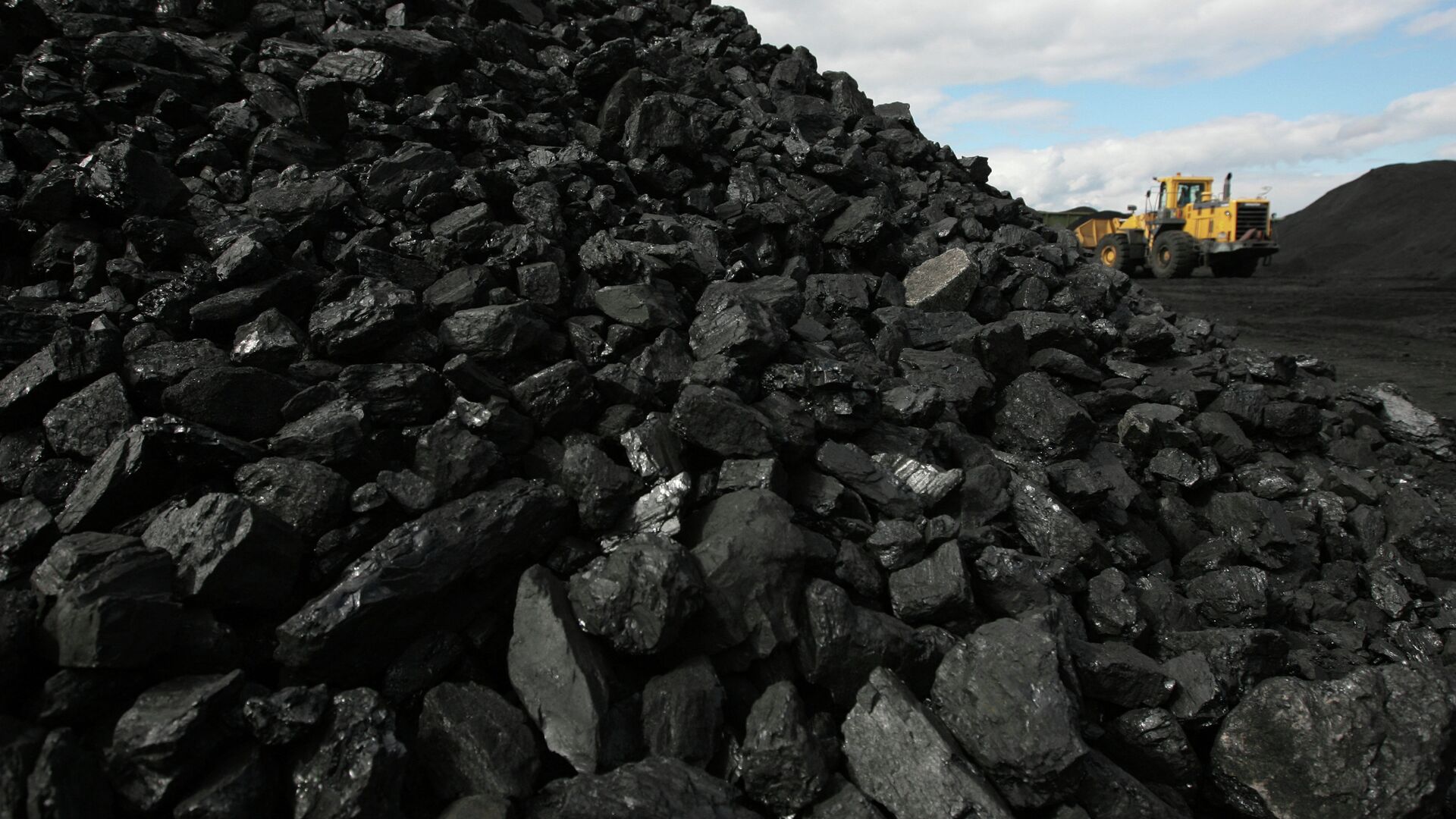 Сортированный уголь на складе обогатительной фабрики - ИноСМИ, 1920, 04.05.2022
