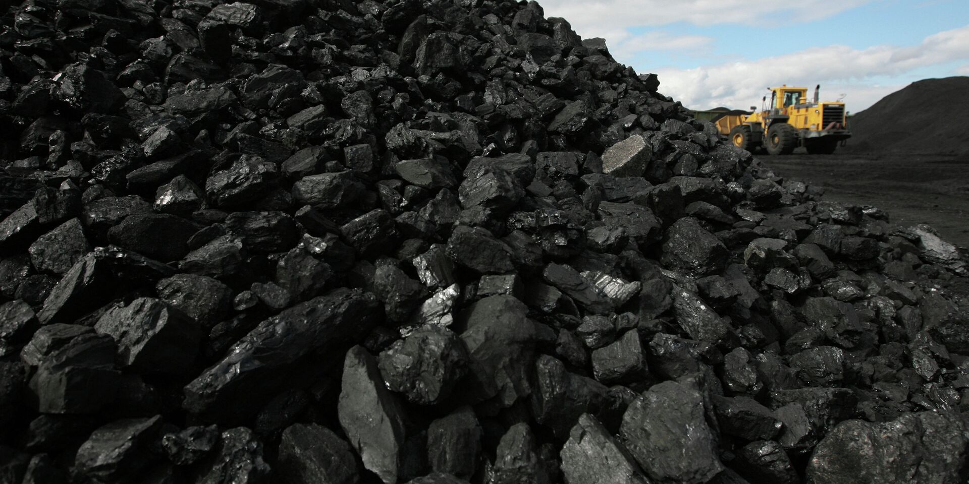 Сортированный уголь на складе обогатительной фабрики - ИноСМИ, 1920, 04.05.2022