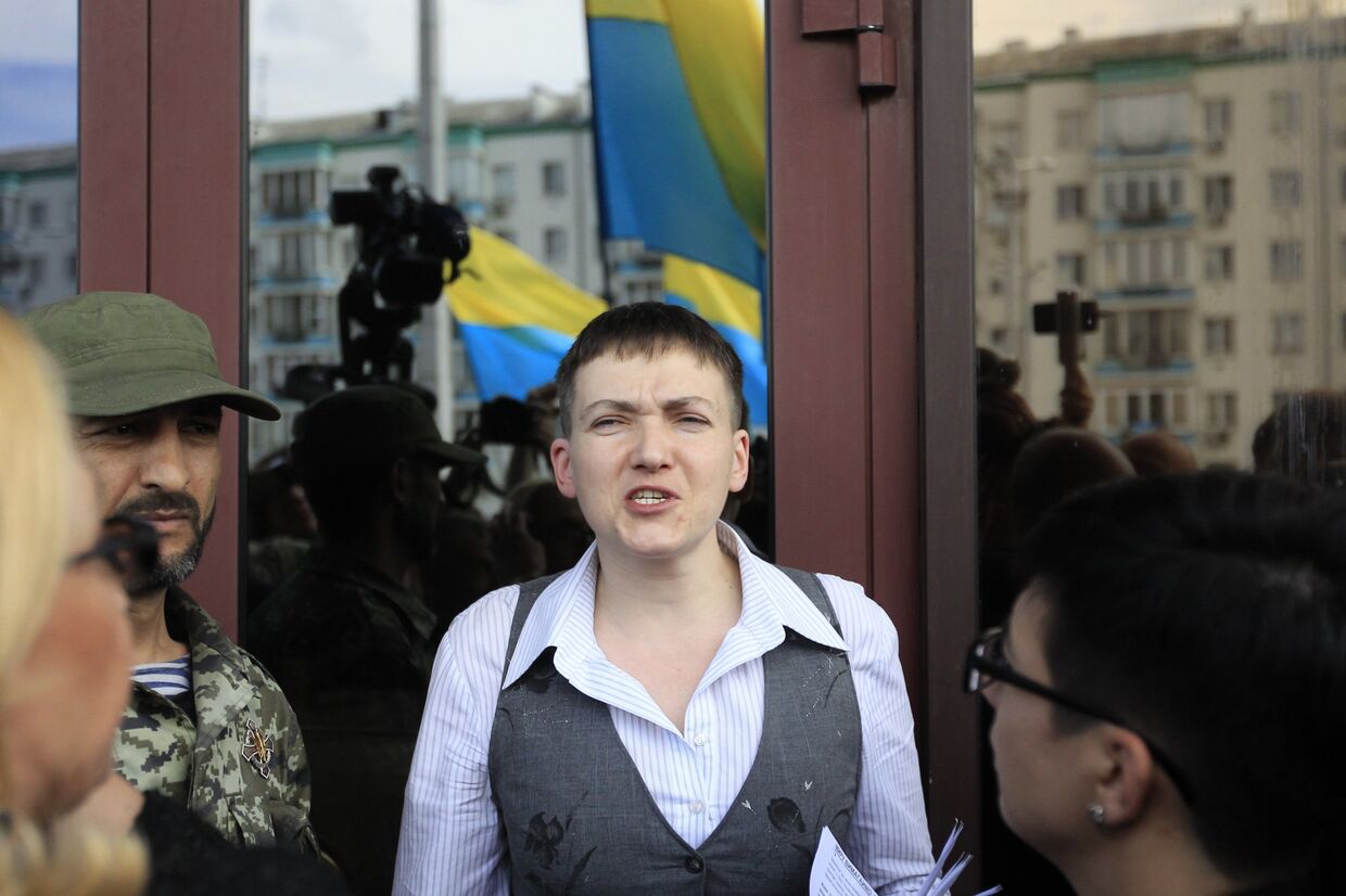 Надежда Савченко отвечает на вопросы журналистов