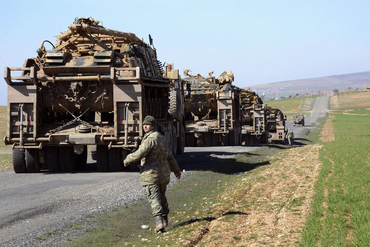 Турецкая бронетехника на границе с Сирией