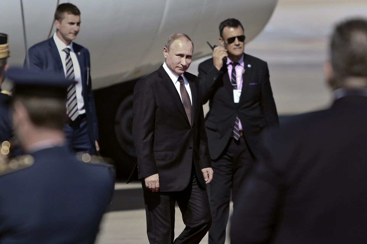 Президент России Владимир Путин в аэропорту Афин, Греция. 27 мая 2016