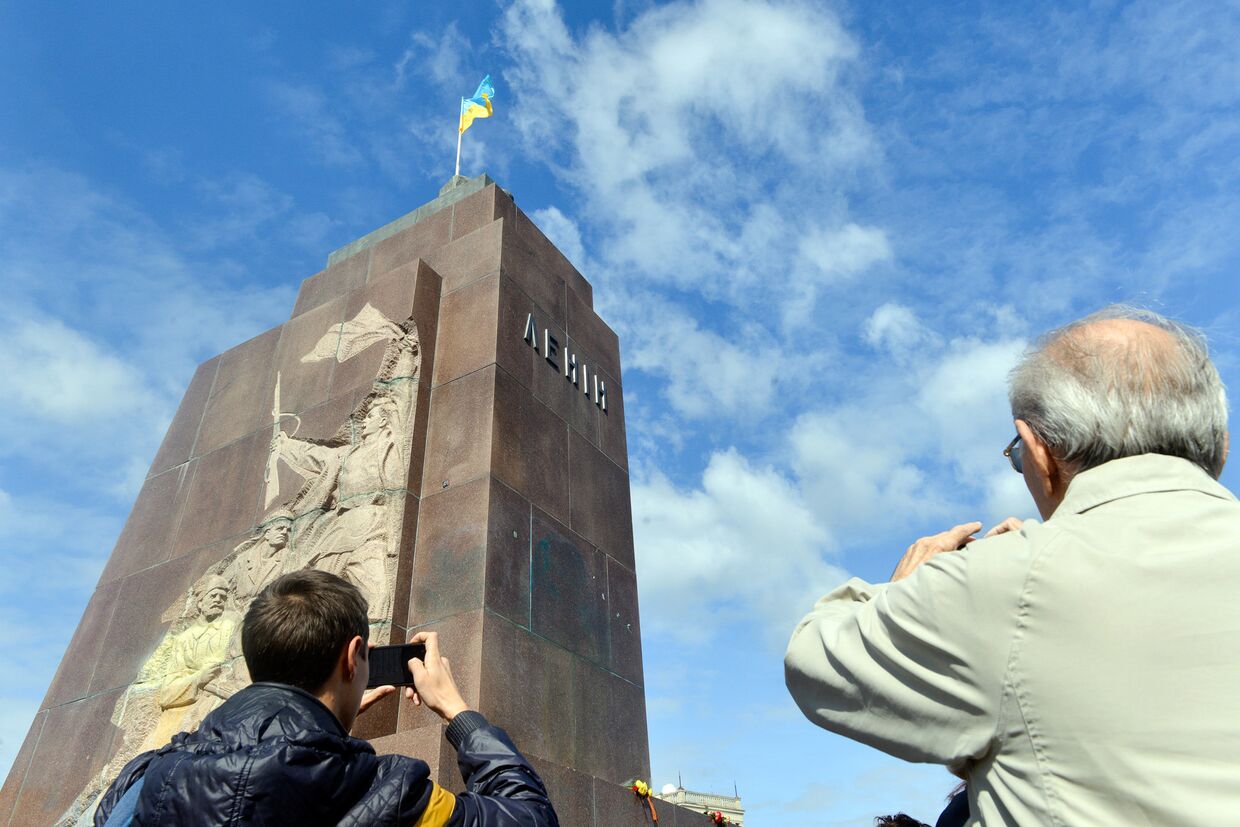Постамент на котором стоял памятник Ленину в Харькове