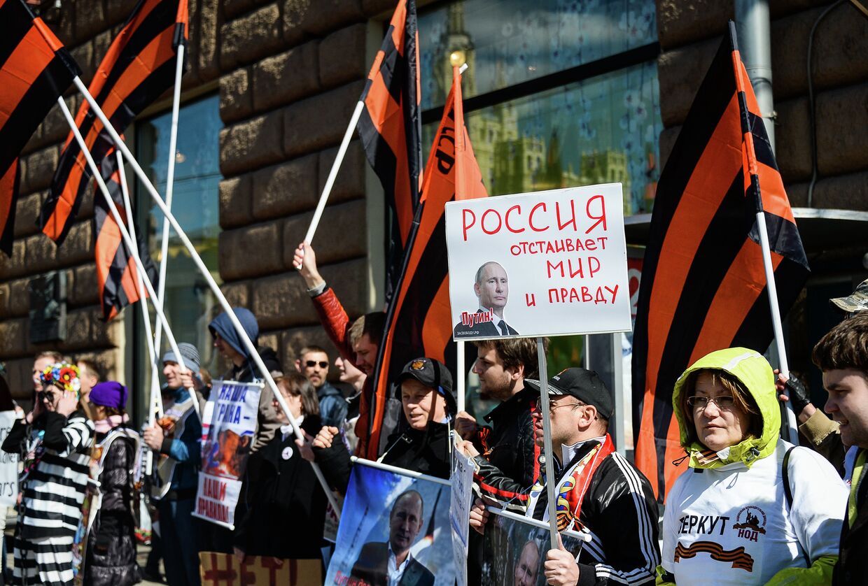 Митинг протеста против политики США на Украине
