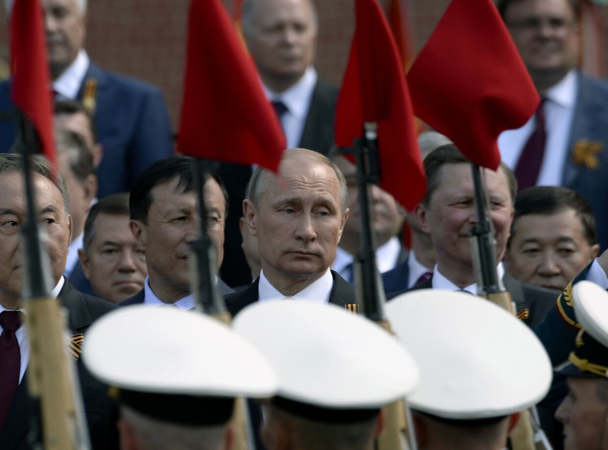 Владимир Путин во время военного парада в Москве