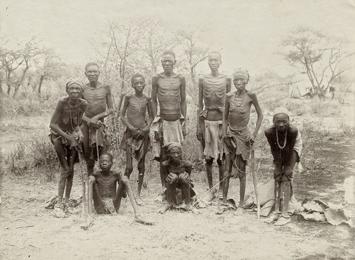 Выжившие гереро после перехода через пустыню