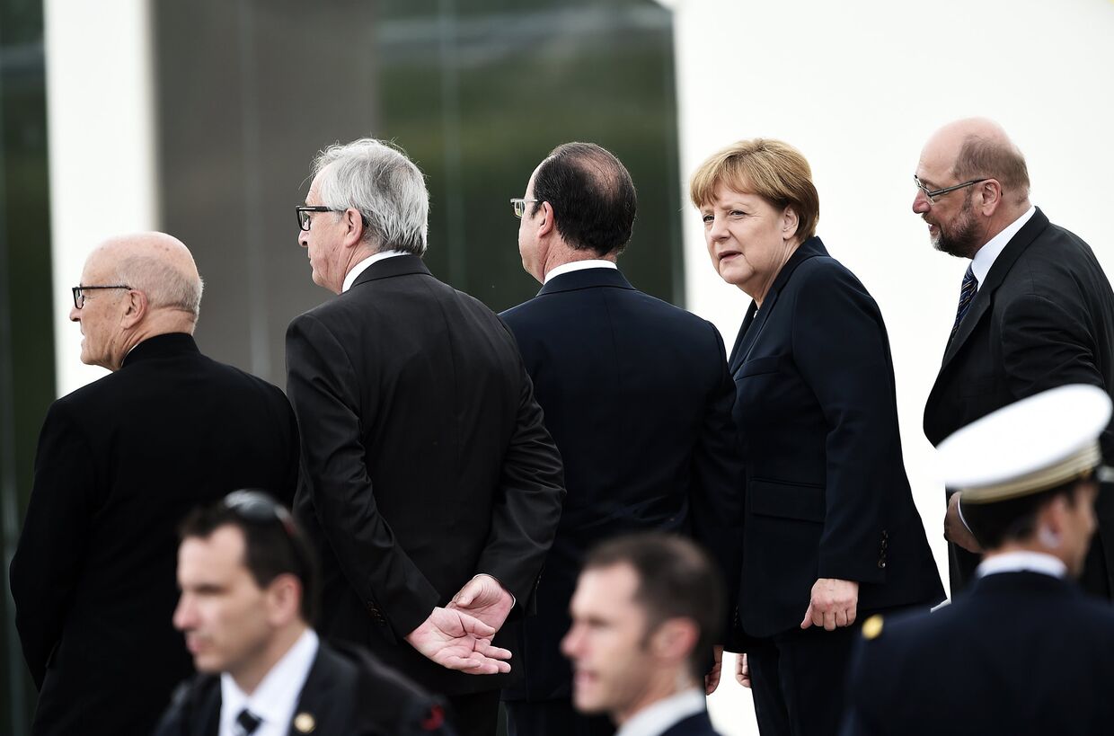 Президент Европейской Комиссии Жан-Клод Юнкер, президент Франции Франсуа Олланд и канцлер Германии Ангела Меркель