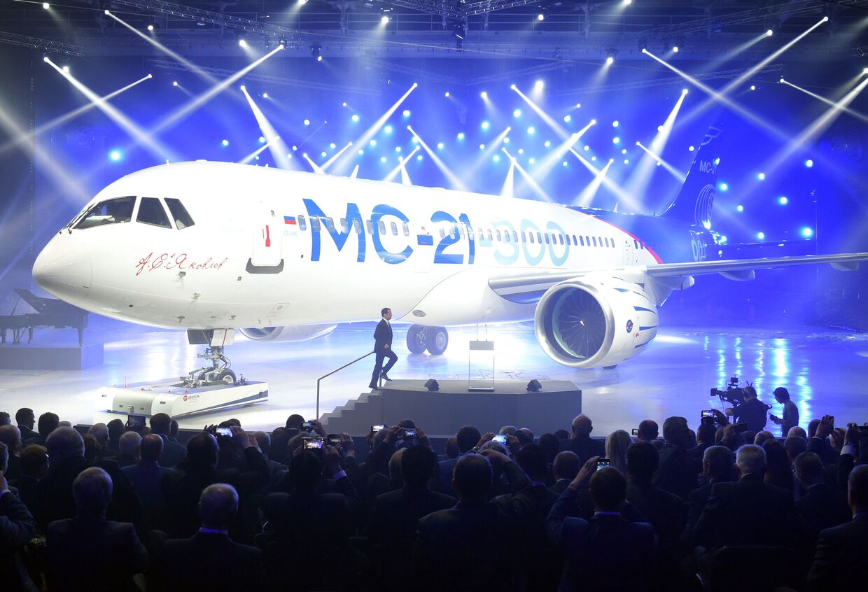 Церемония выкатки магистрального самолета МС-21-300