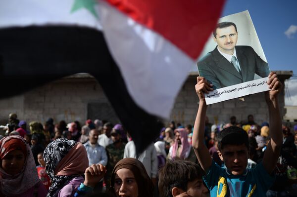 Жители населенного пункта Каукаб в Сирии во время раздачи российской гуманитарной помощи Жители населенного пункта Каукаб в Сирии во время раздачи российской гуманитарной помощи