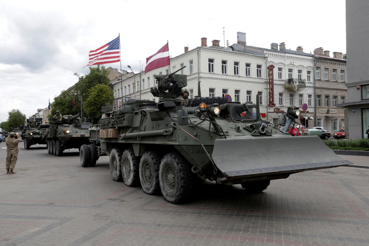 Колонна военной техники США в Даугавпилсе, Латвия