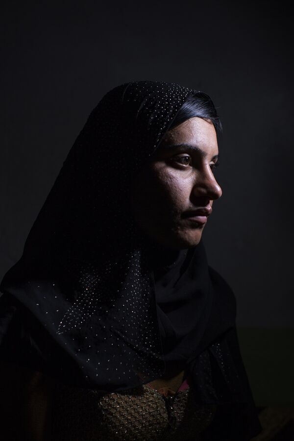 Езидка Азия, 17 лет, в 15 лет была похищена боевиками ИГИЛ Езидка Азия, 17 лет, в 15 лет была похищена боевиками ИГИЛ