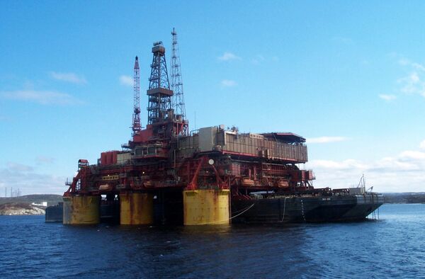 Морская нефтедобывающая платформа в Кольском заливе Морская нефтедобывающая платформа в Кольском заливе