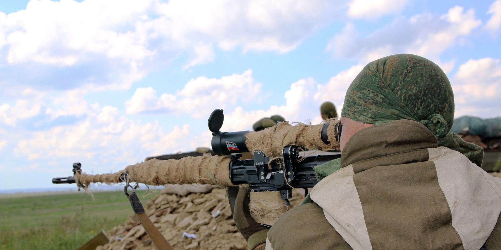 Военнослужащие Народной милиции ЛНР ведут наблюдение на позициях близ линии соприкосновения в Донбассе - ИноСМИ, 1920, 21.10.2022