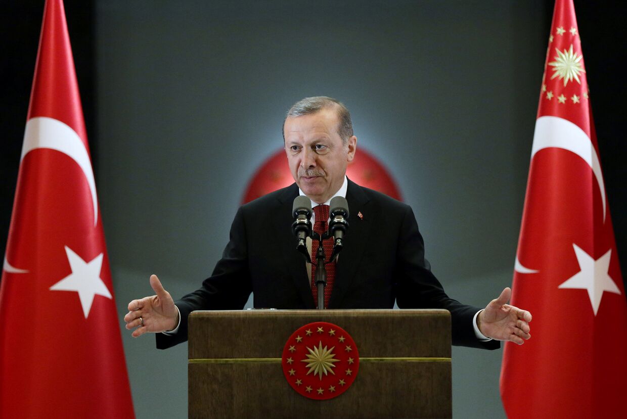 Президент Турции Тайип Эрдоган выступает в Анкаре