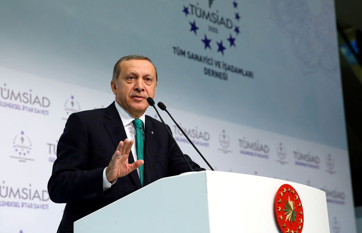 Президент Турции Тайип Эрдоган выступает с речью в Анкаре
