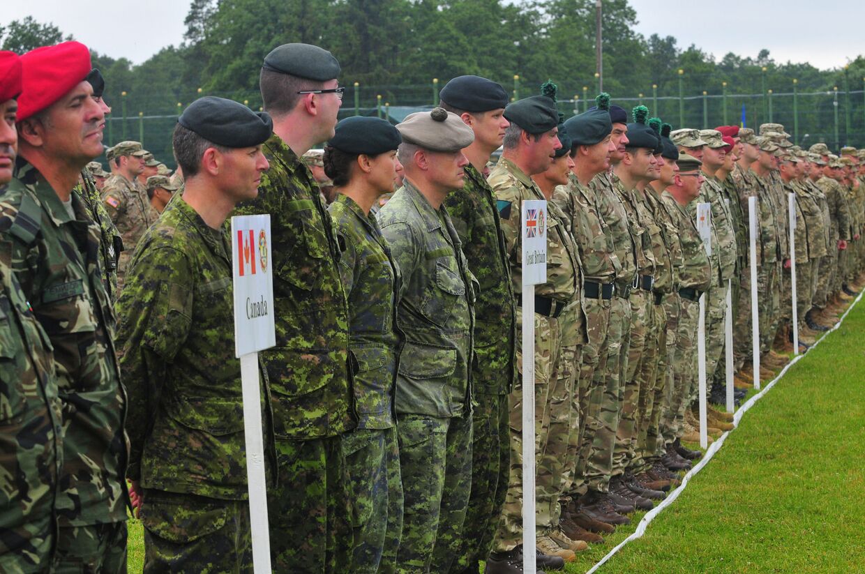 Солдаты из 13 стран на учениях Rapid Trident-2016