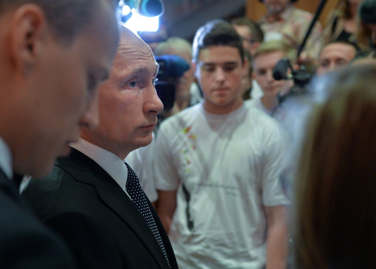 Президент России Владимир Путин в Немецкой школе при посольстве Германии в Москве
