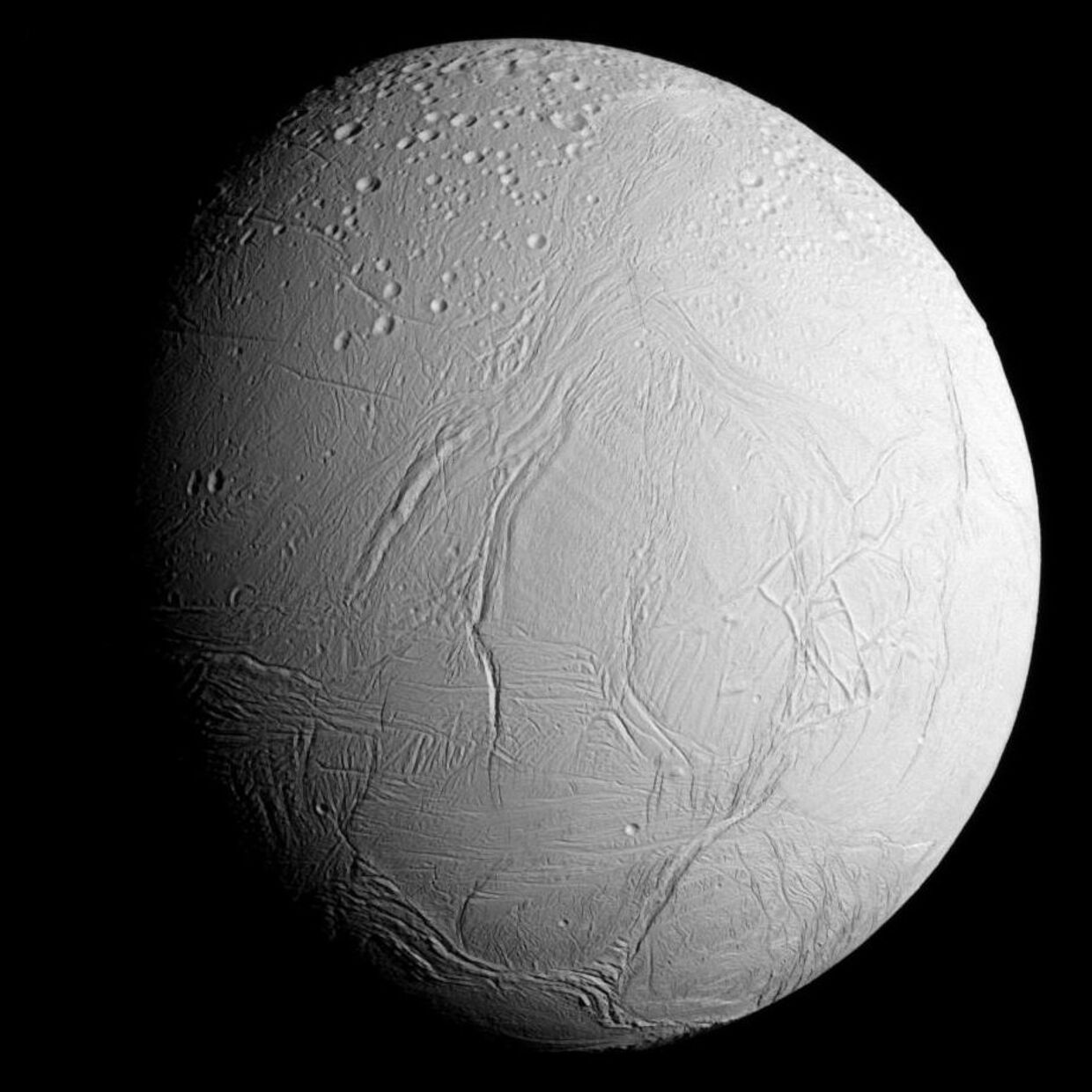 Энцелад, шестой по величине спутник Сатурна