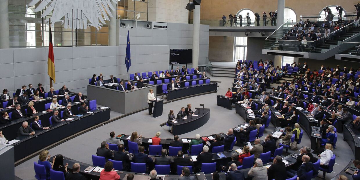 Канцлер Германии Ангела Меркель выступает в Бундестаге по поводу выхода Великобритании из ЕС