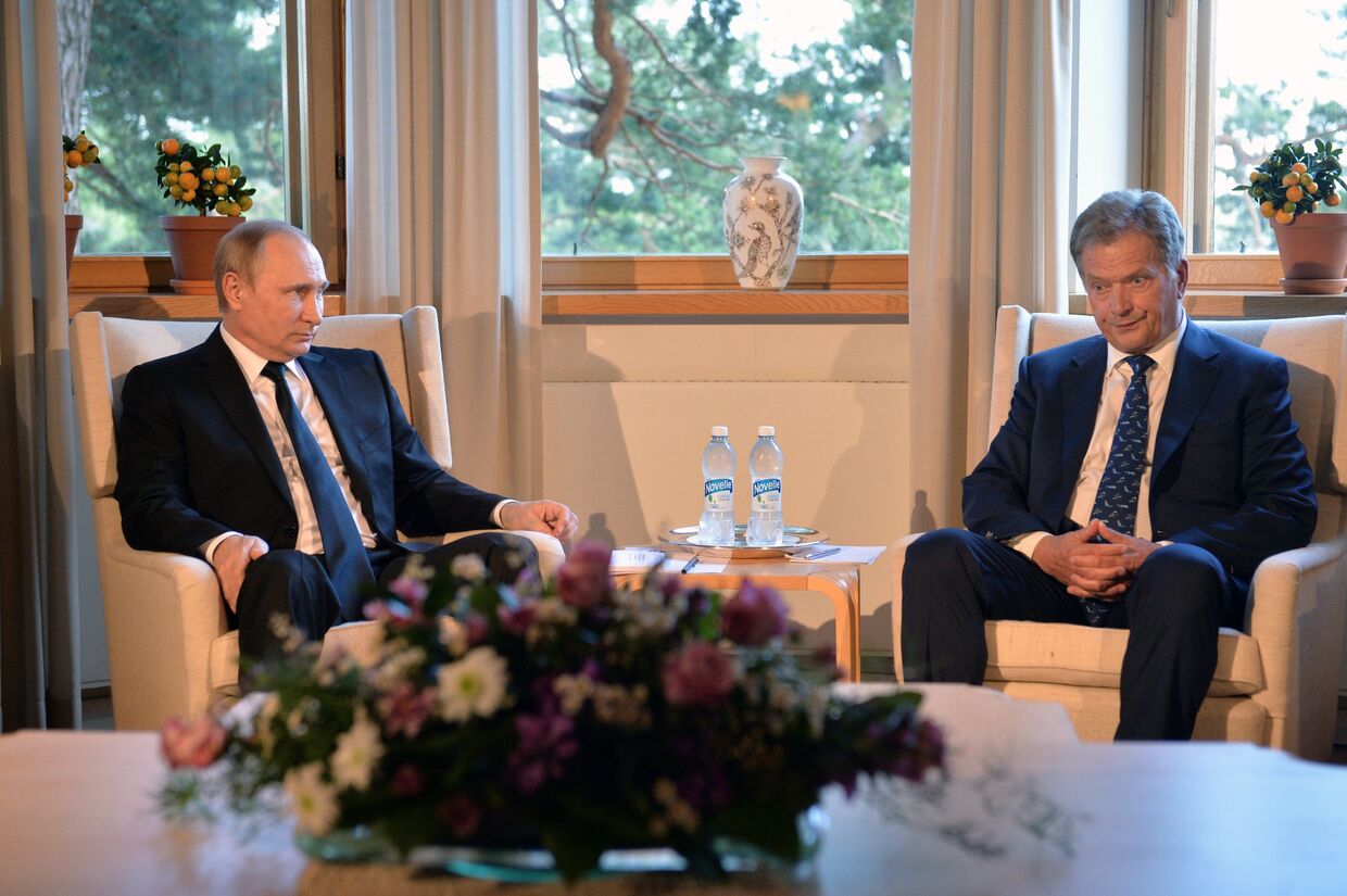 Президент РФ Владимир Путин и президент Финляндской Республики Саули Ниинистё во время встречи в Наантали