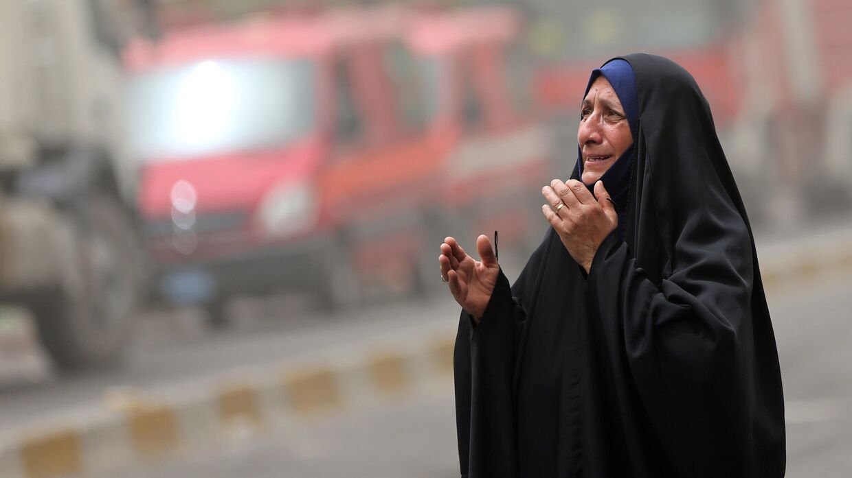 Женщина на месте террористического акта в Багдаде