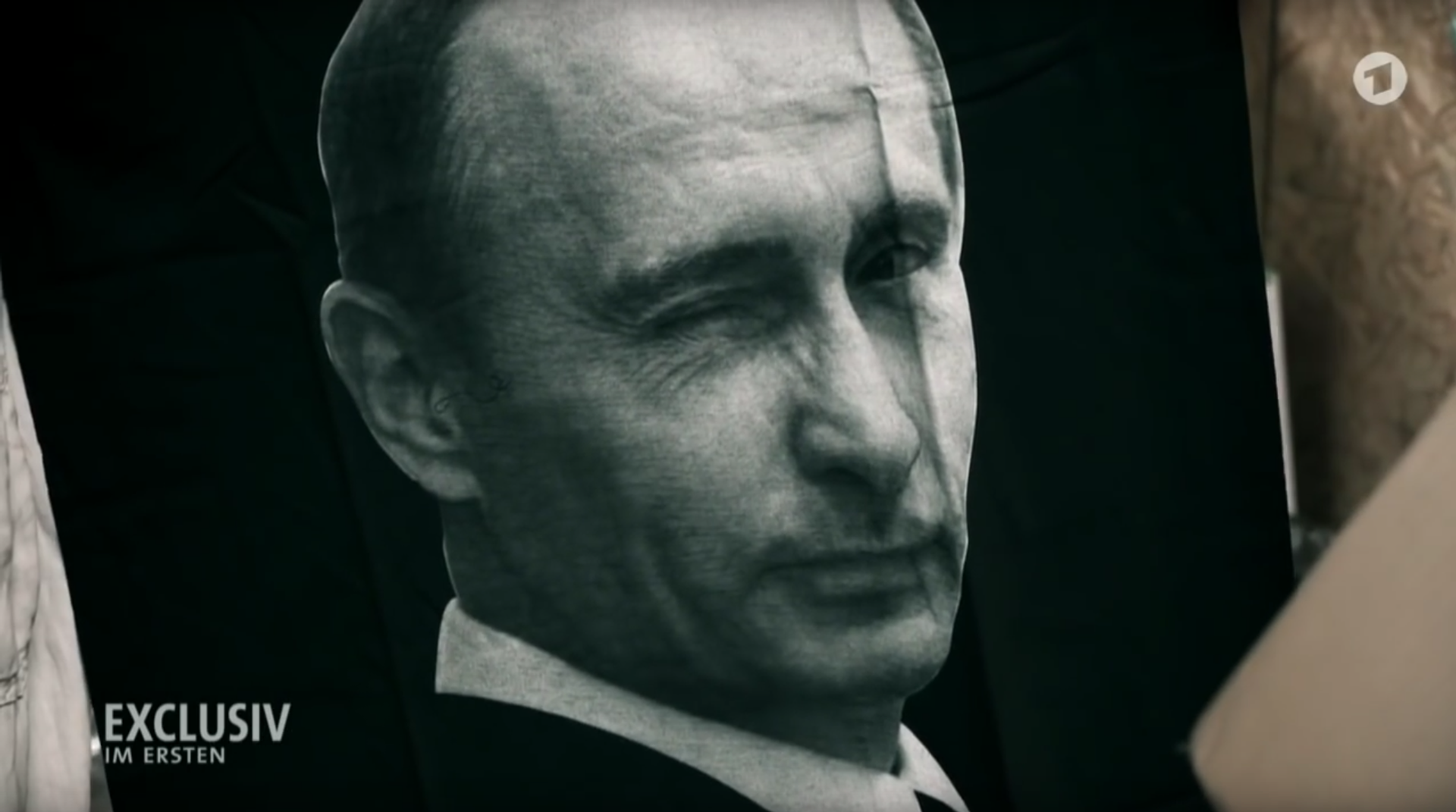 Кадр из ролика «Теневая игра. Необъявленная война Путина против Запада» - ИноСМИ, 1920, 07.09.2021
