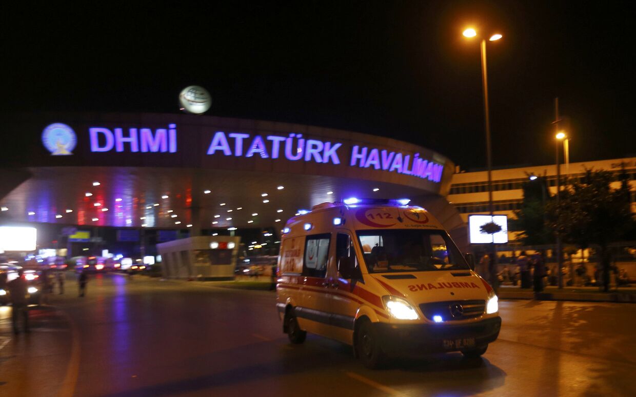 Взрыв в аэропорту Ататюрк