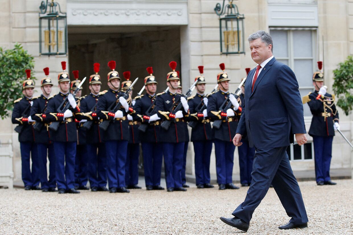 Президент Украины Петр Порошенко в Елисейском дворце в Париже