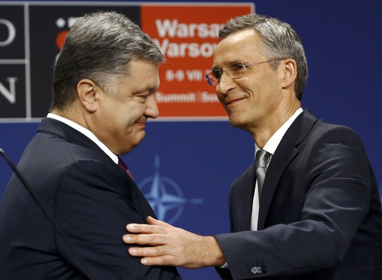 Генеральный секретарь НАТО Йенс Столтенберг и президент Украины Петр Порошенко на совместной пресс-конференции