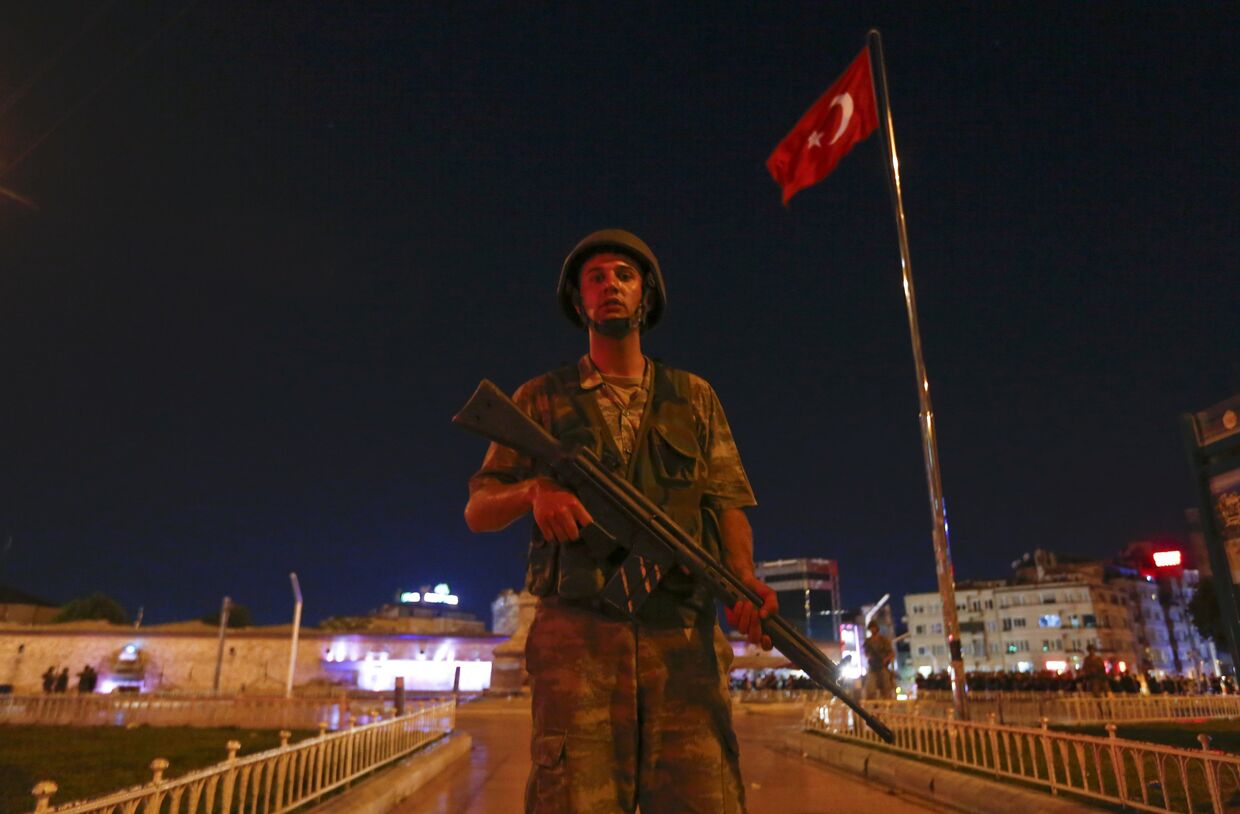 Военные в Стамбуле
