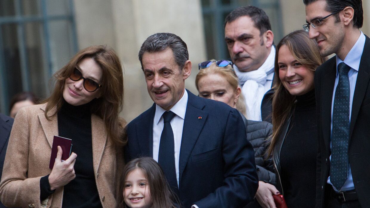 Лидер партии «Республиканцы» Николя Саркози с супругой Карлой Бруни