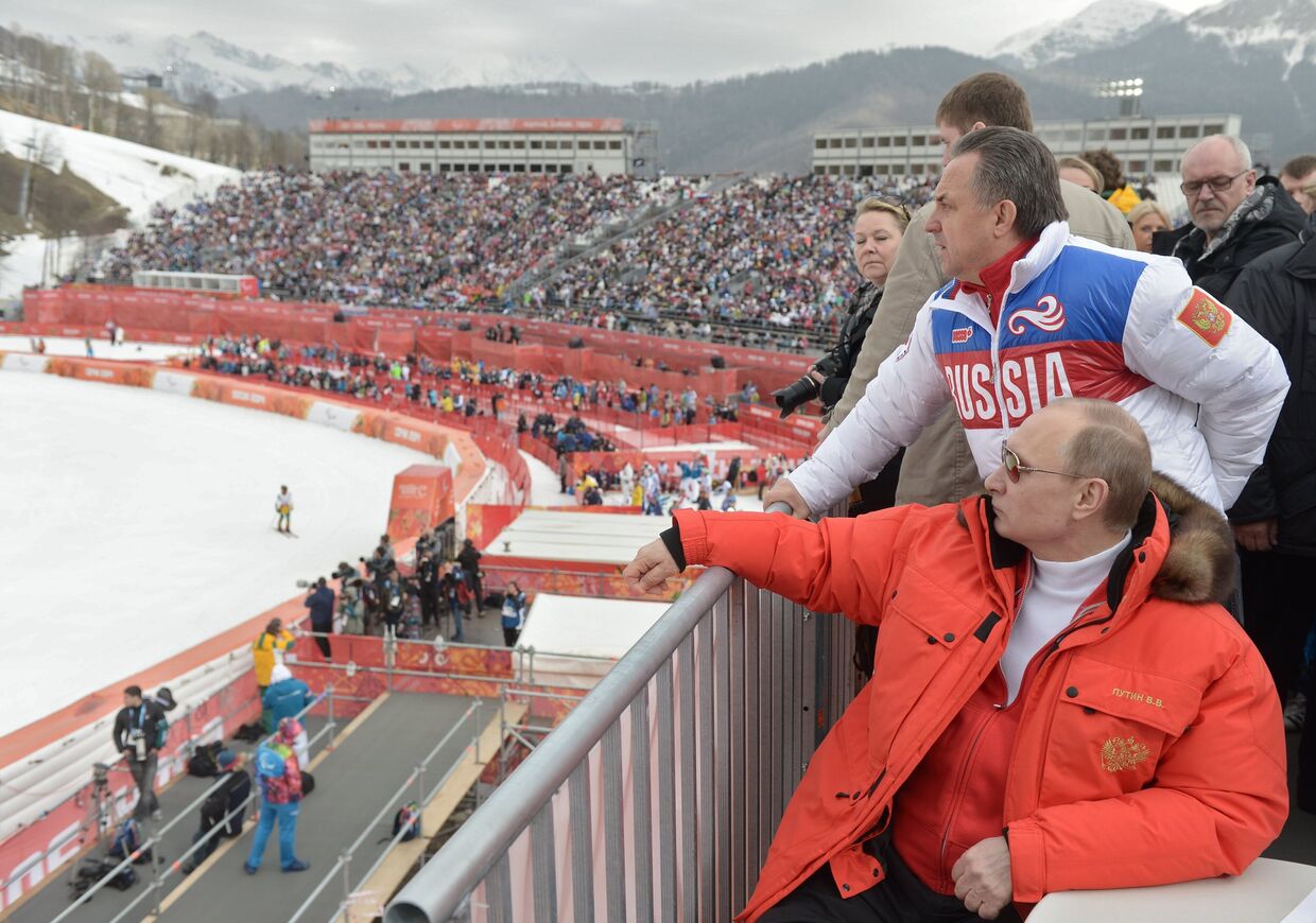 Президент России Владимир Путин на соревнованиях по горнолыжному спорту