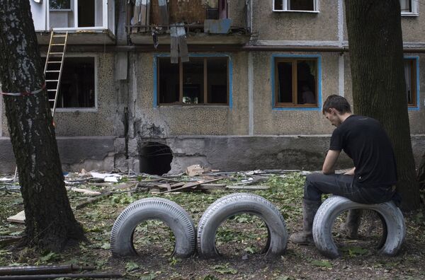 Последствия обстрелов Донецка украинскими силовиками Последствия обстрелов Донецка украинскими силовиками