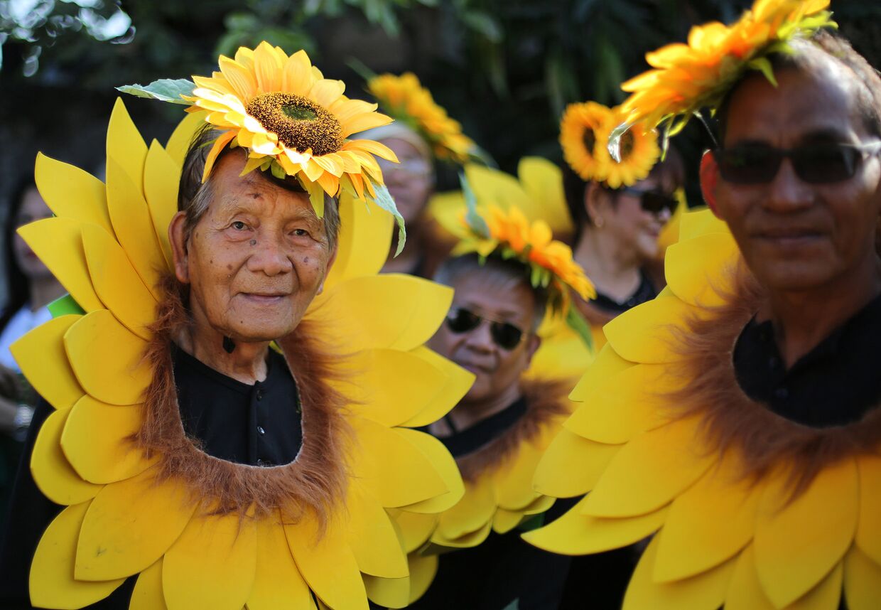 Жители Филиппин во время ежегодного фестиваля «Караколь»