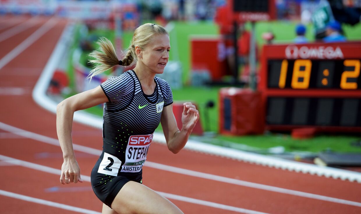 Юлия Степанова во время забега на дистанции 800м среди женщин на чемпионате Европы по легкой атлетике