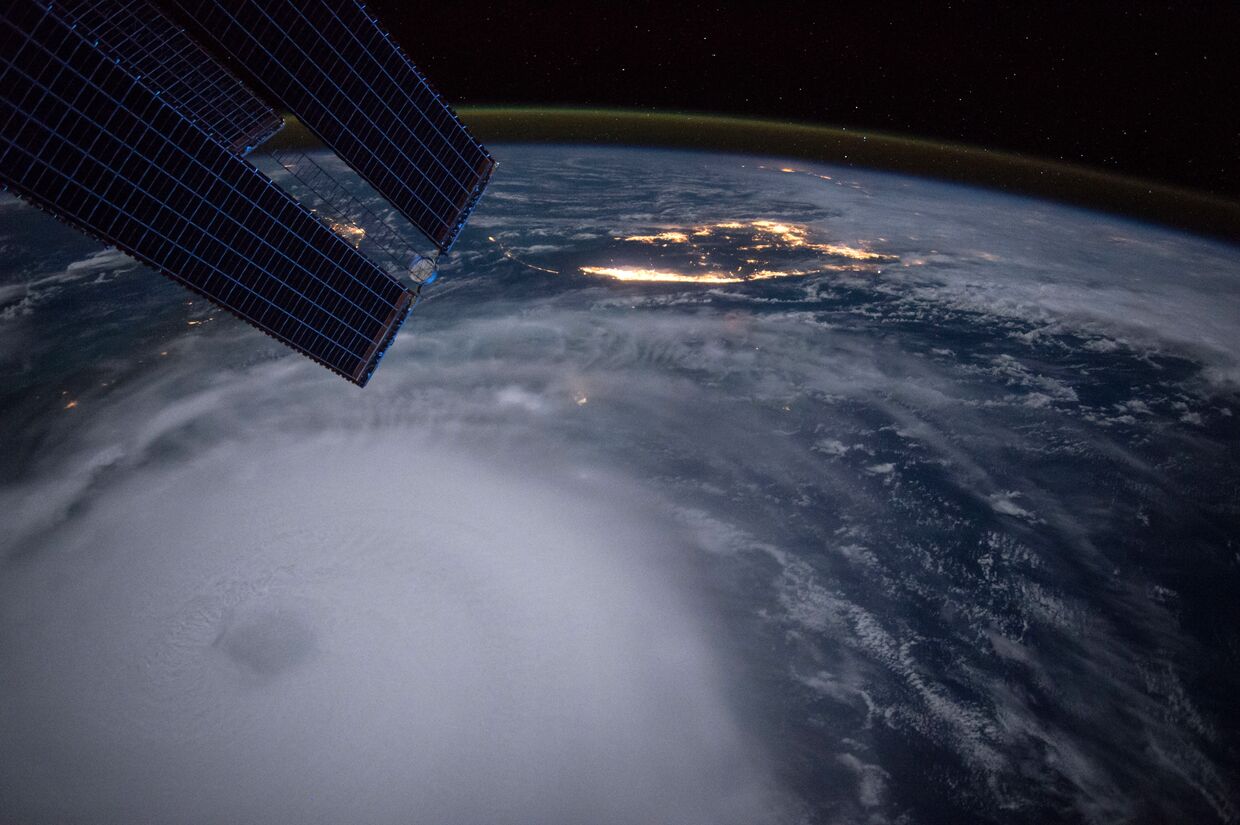 Фото урагана Хоакин, сделанное астронавтом Скотом Келли с борта МКС