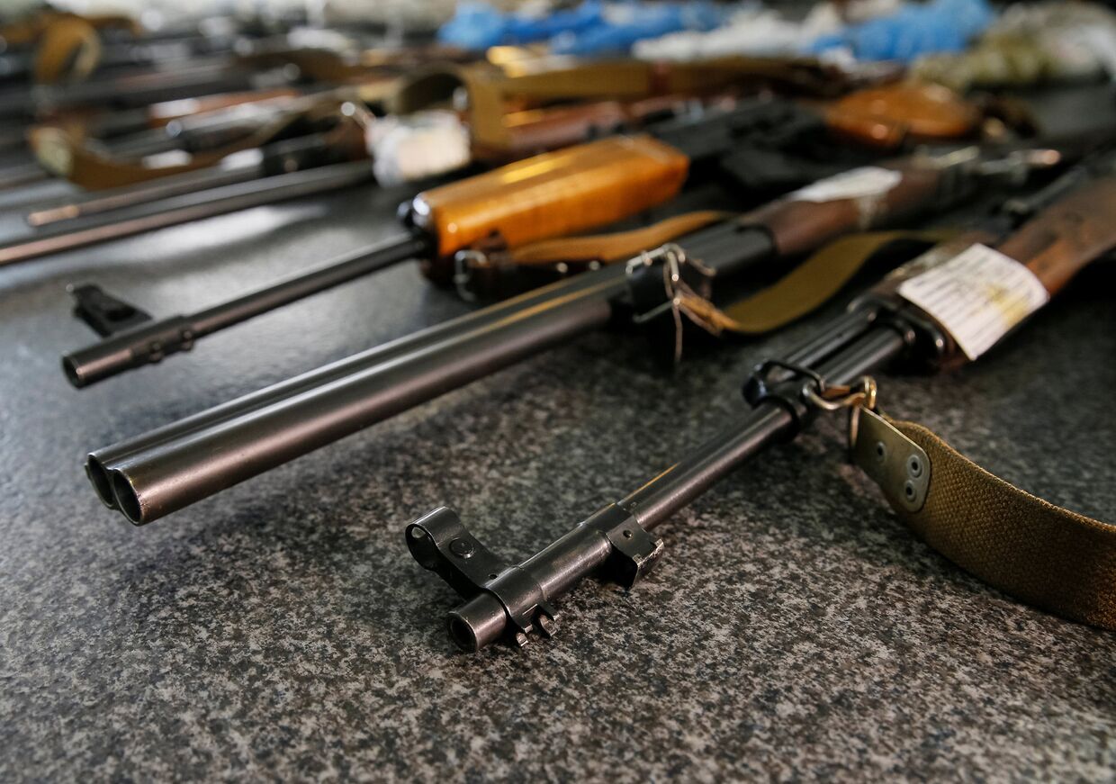 Конфискованное оружие в полицейском участке в Славянске