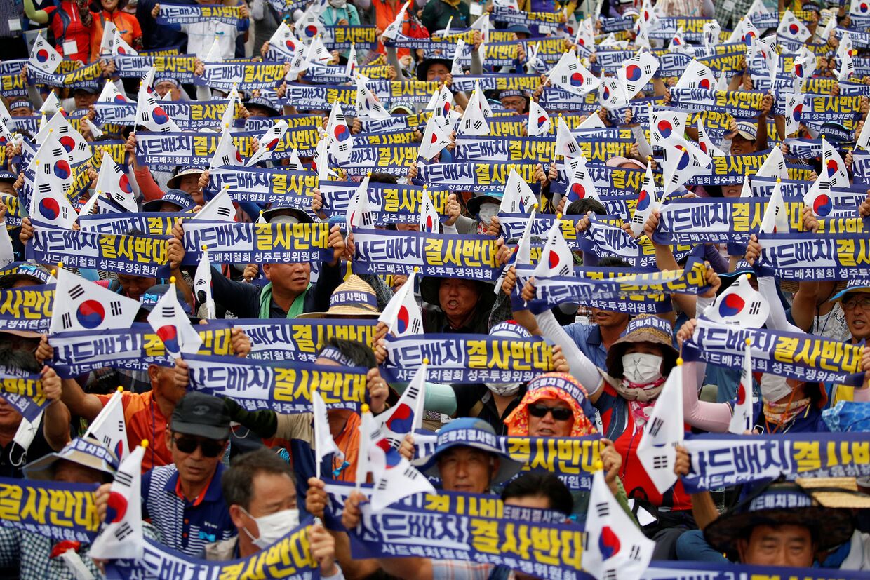 Демонстрация против плана размещения в Южной Корее новейшей американской системы перехвата ракет THAAD в Сеуле. 21 июля 2016