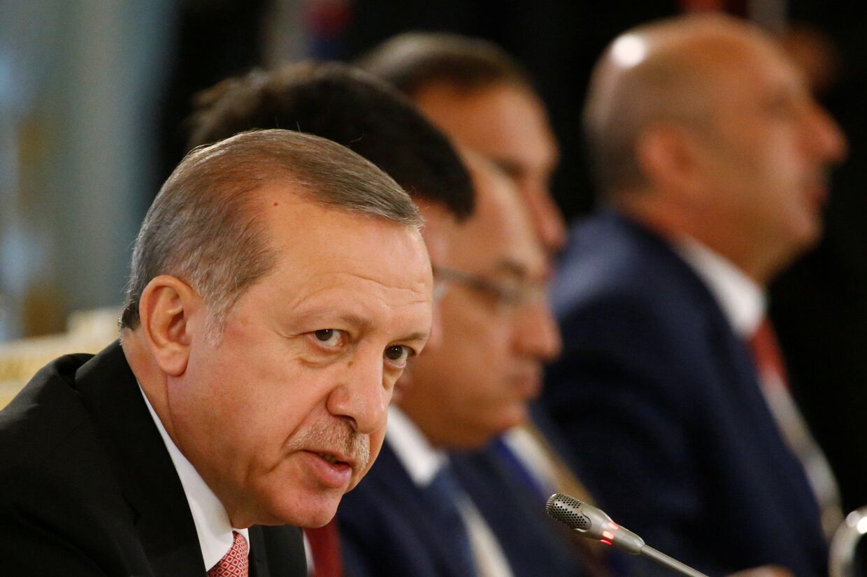 Президент Турции Реджеп Тайип Эрдоган во время встречи с деловыми кругами России и Турции