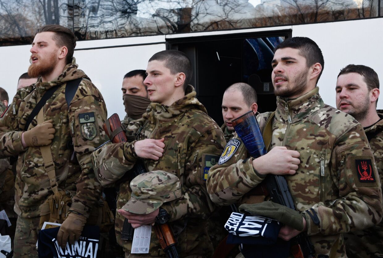 Украинские силовики перед отправкой на юго-восток Украины