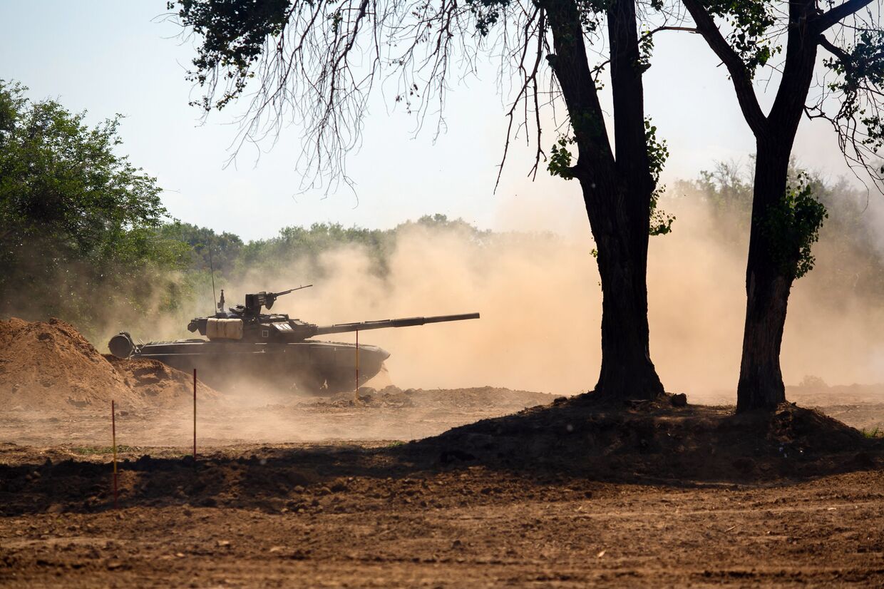 Основной боевой танк Т-90  во время конкурса «Безопасный маршрут»