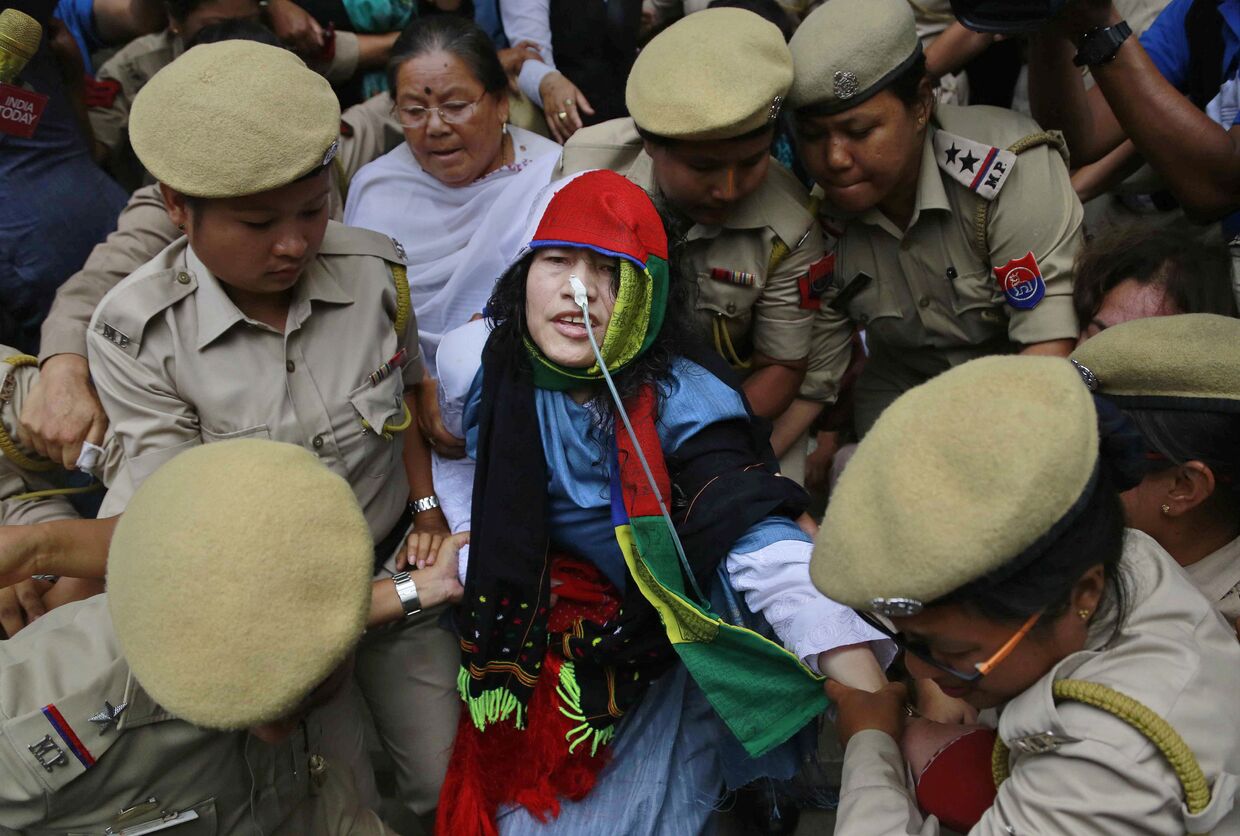 Индийская гражданская активистка Иром Шармила объявила о прекращении голодовки, продолжавшейся более 15 лет