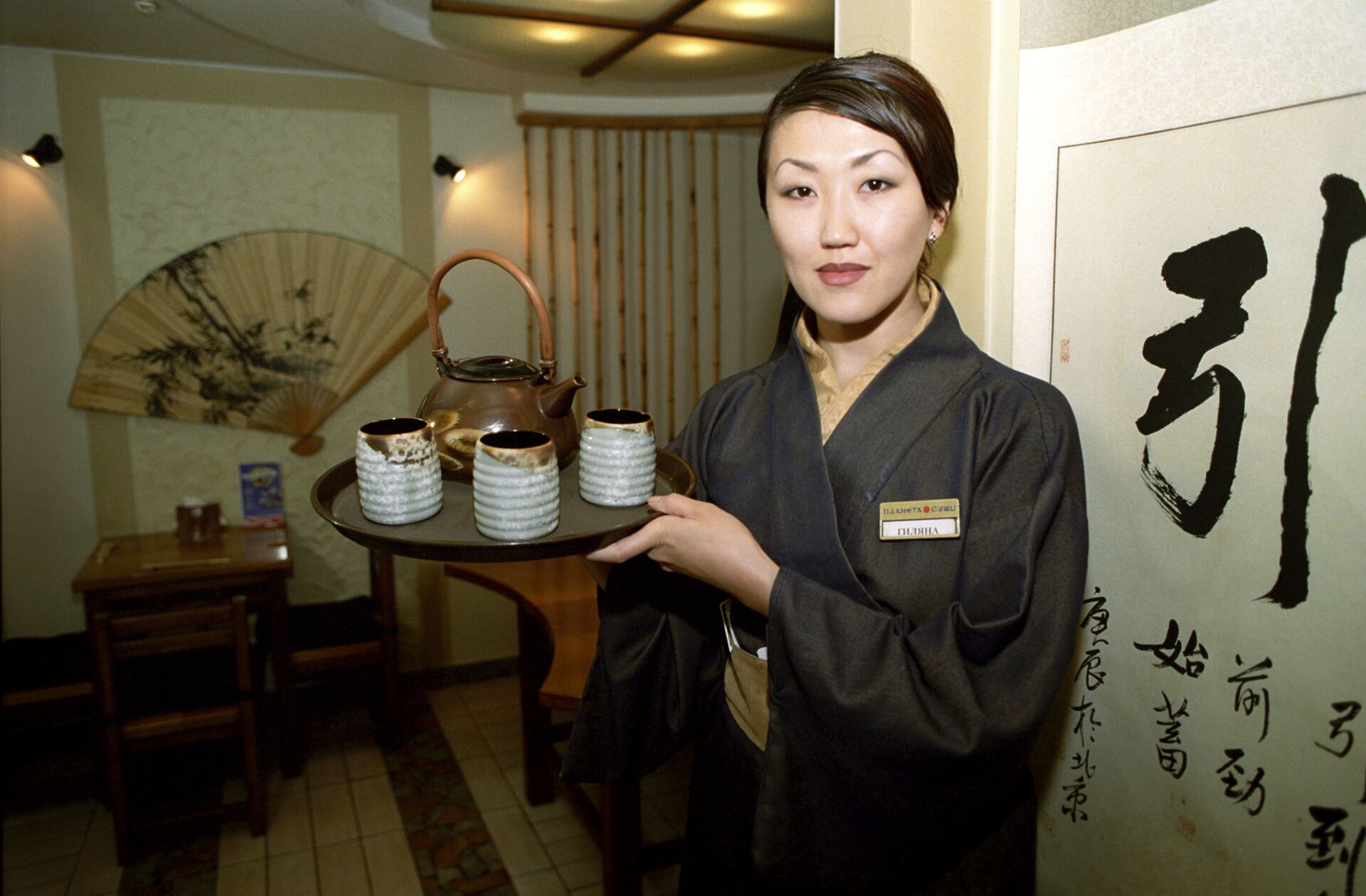 Официантка в японском ресторане Планета суши - ИноСМИ, 1920, 09.01.2021