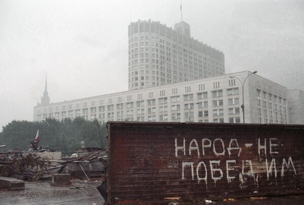 Баррикады у здания Верховного Совета РСФСР во время путча ГКЧП Баррикады у здания Верховного Совета РСФСР во время путча ГКЧП