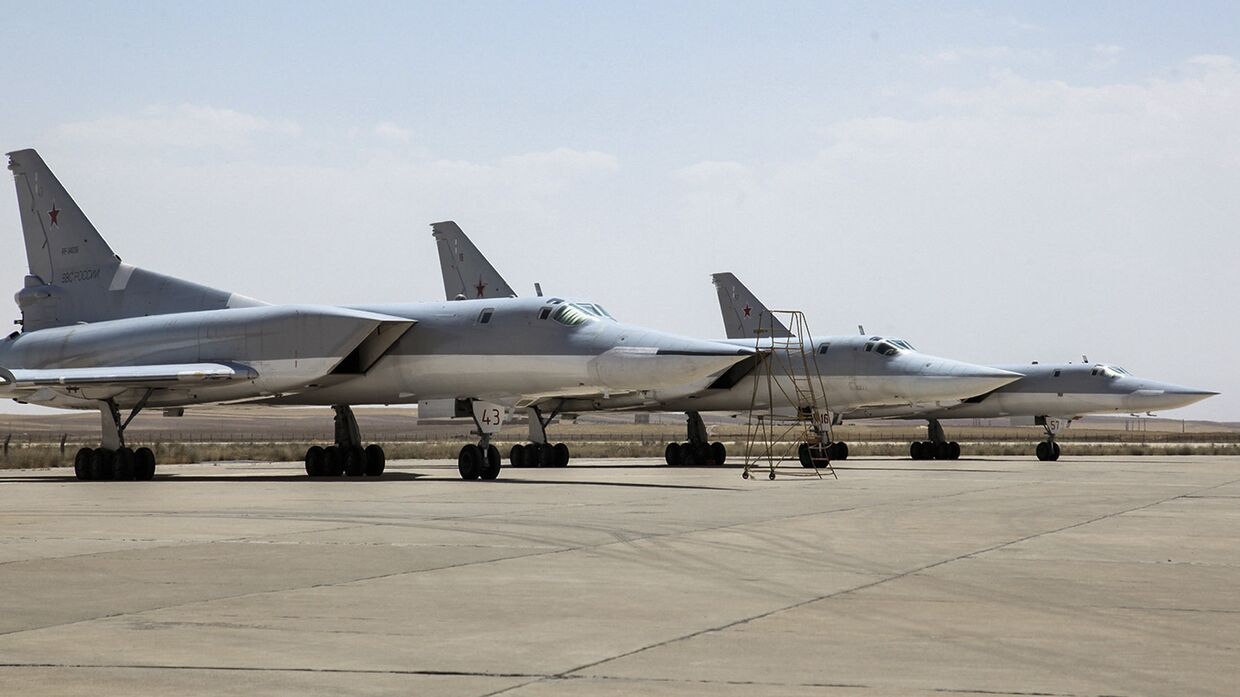 Дальние сверхзвуковые бомбардировщики-ракетоносецы Ту-22 М3 на авиабазе Хамадан в Иране. Август 2016