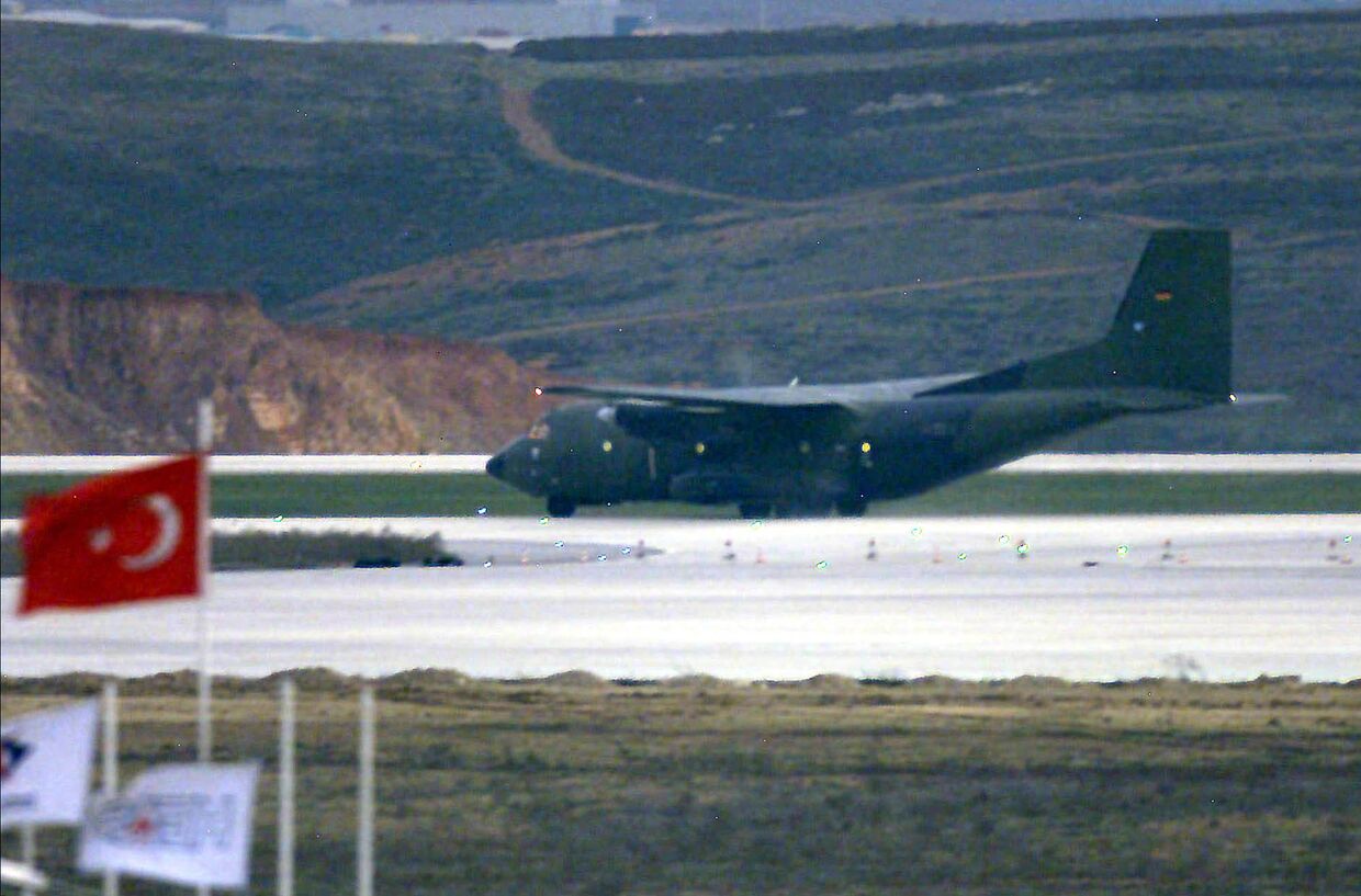 Транспортный самолет C-160 «Трансаль» на военной базе Инджирлик в Турции